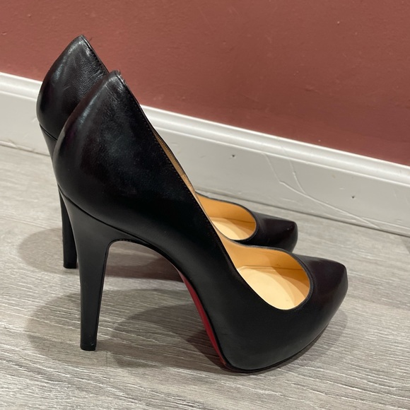 Louis Vuitton Shoes. Red bottom size 7,5 women. Only worn indoor once. Like new - Picture 6 of 9